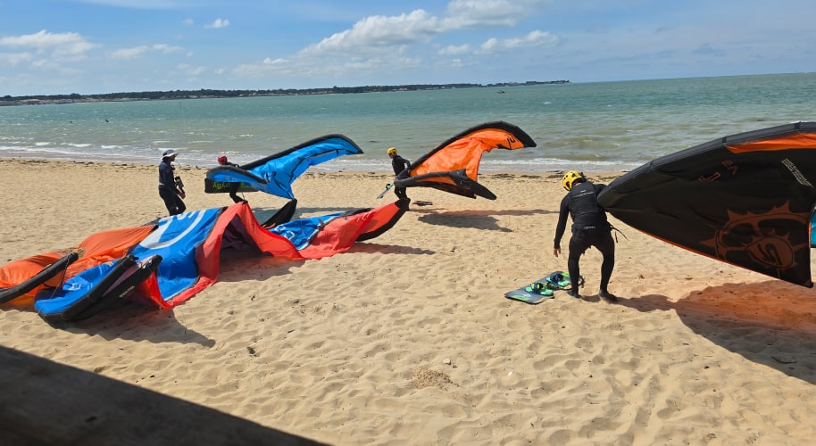 Cours de kitesurf débutant eau peu profonde Rivedoux
